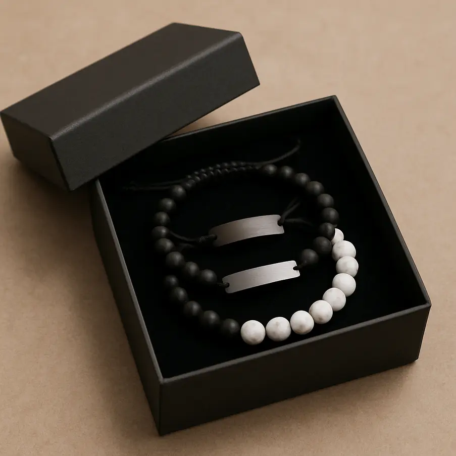 Caixa de presente com pulseiras casal.